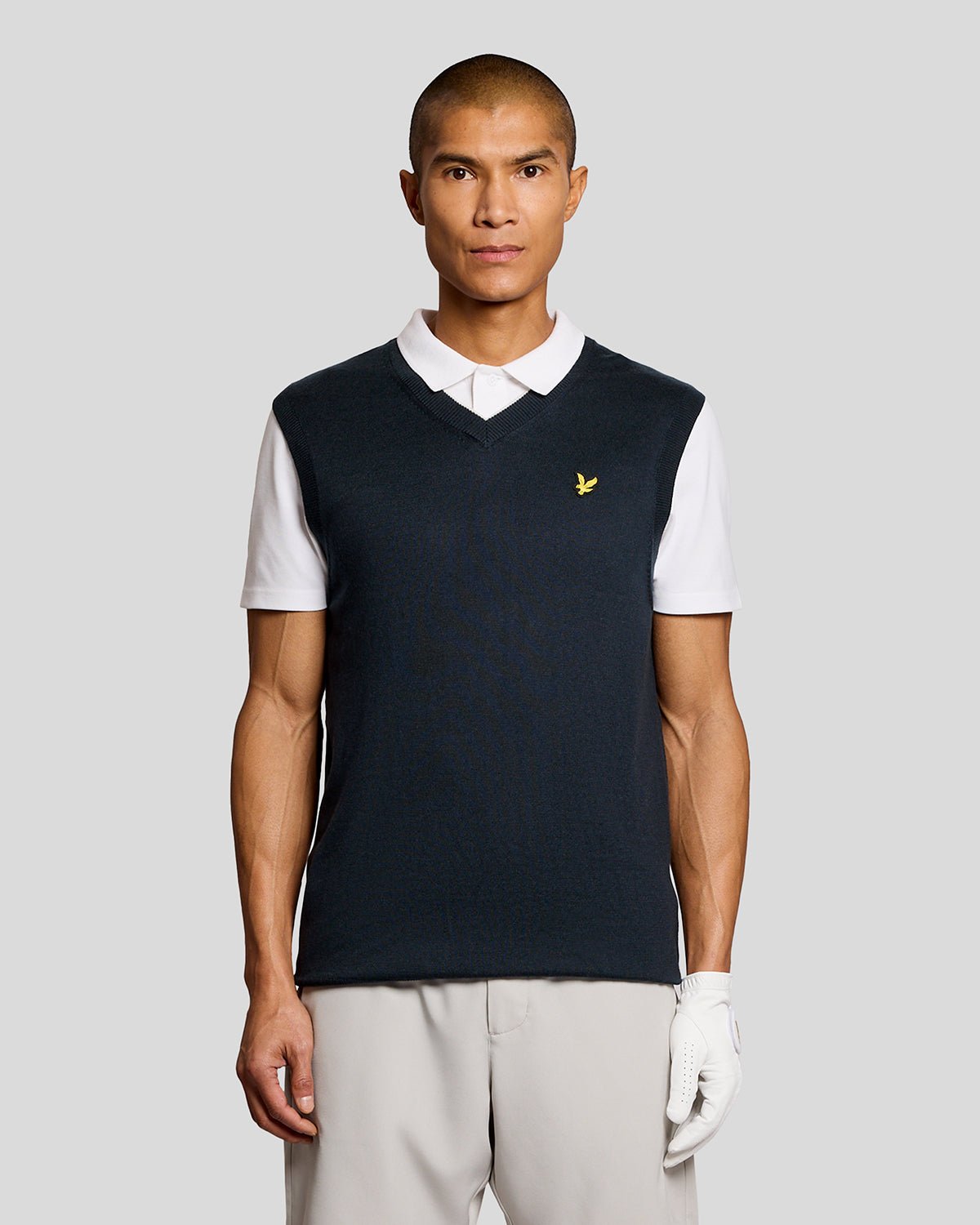 Lyle & Scott Men's Golf Lightweight Knitted V-Neck Vest in Navy