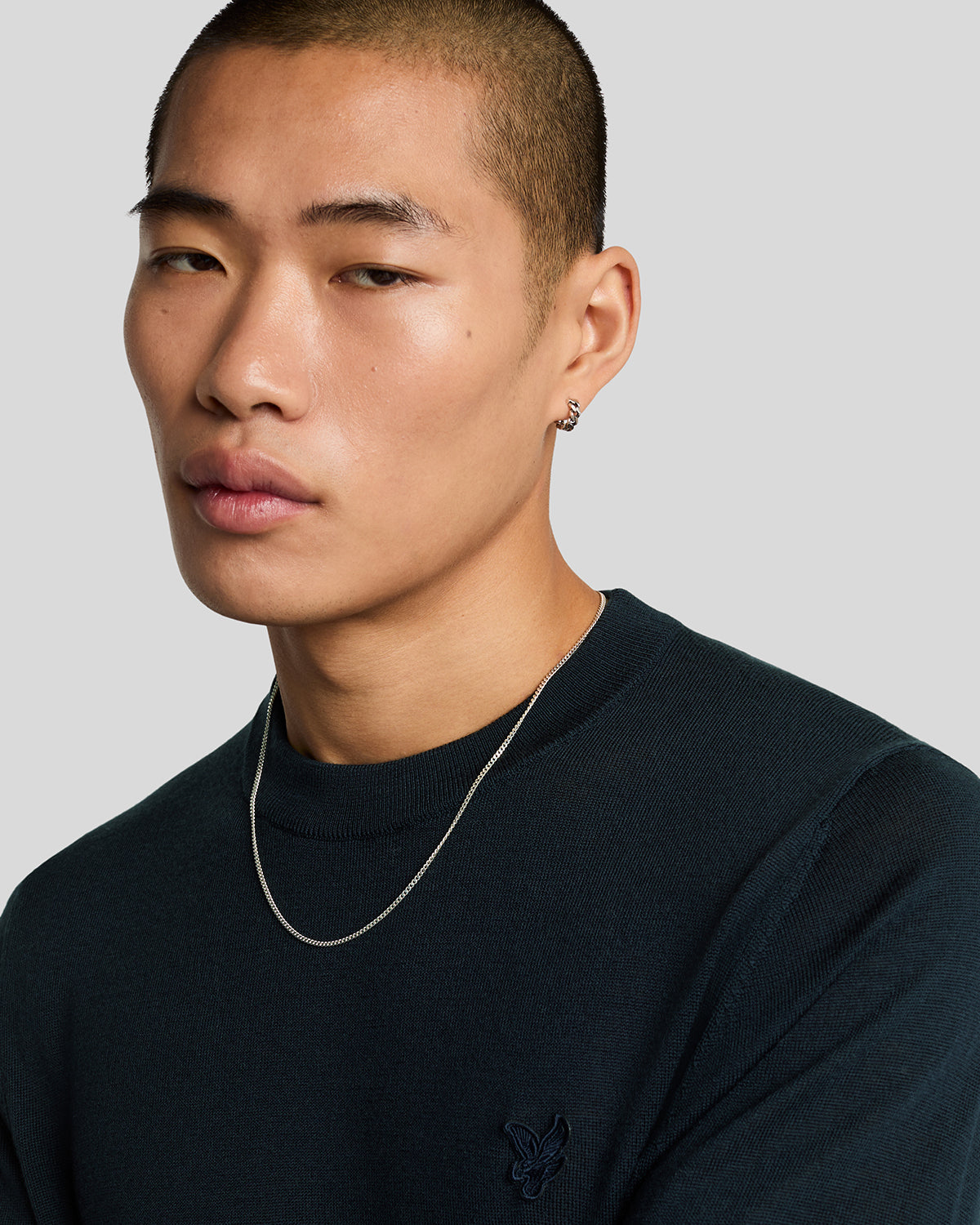Pull à col rond en laine mérinos bleu marine foncé pour homme