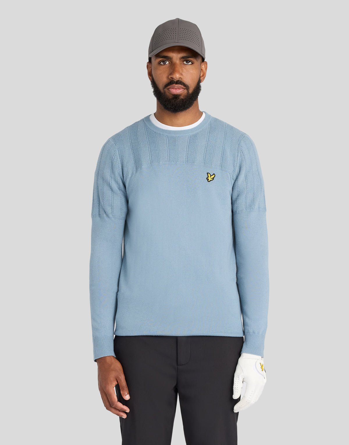 Hombre con un jersey de cuello redondo «Texture Block» en azul acero