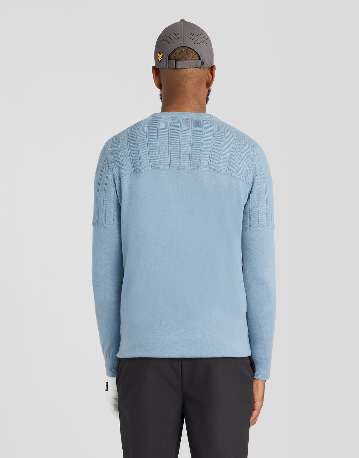 Hombre con un jersey de cuello redondo «Texture Block» en azul acero