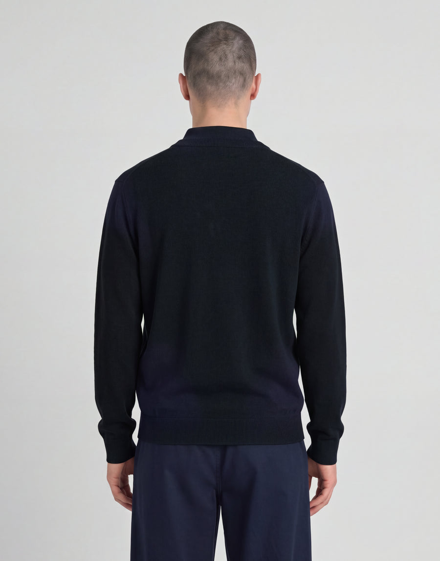 Uomo con maglione a V in maglia argyle della linea Archive, colore blu navy scuro