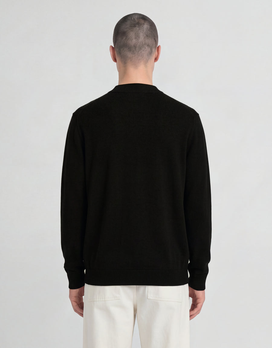 Hombre con jersey de cuello alto de punto de la colección «Archive» en negro azabache