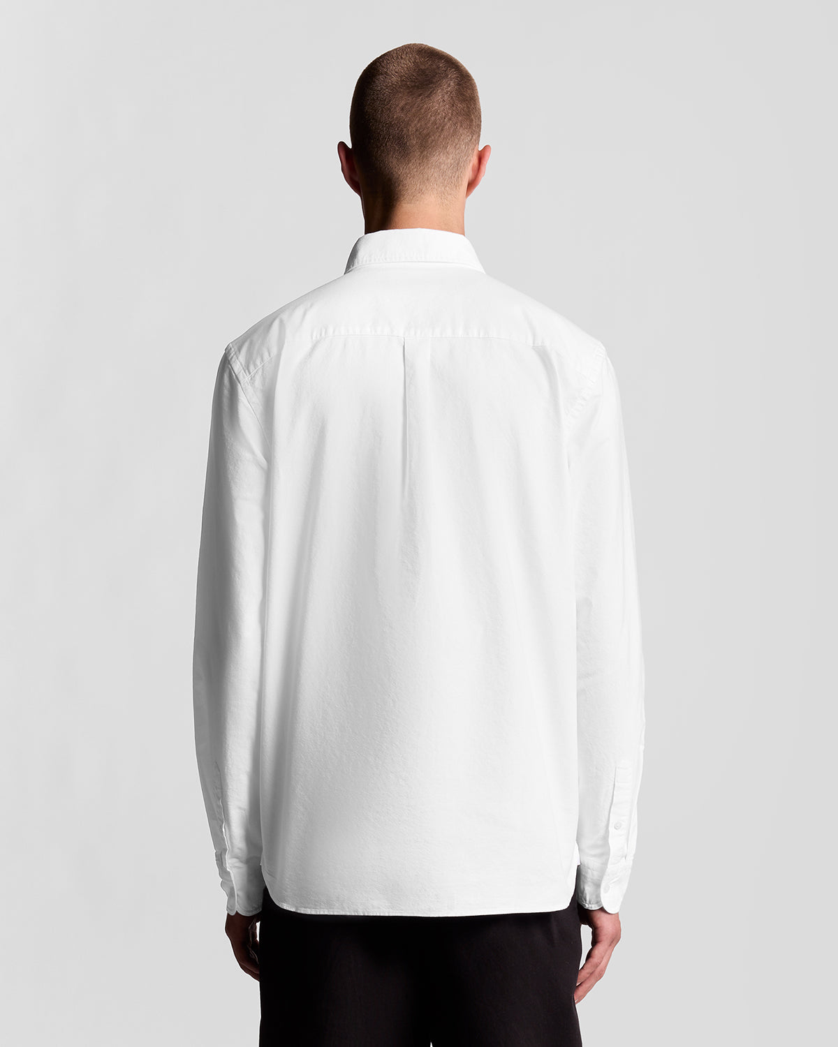 Uomo con camicia Oxford in cotone con bottoni, bianca