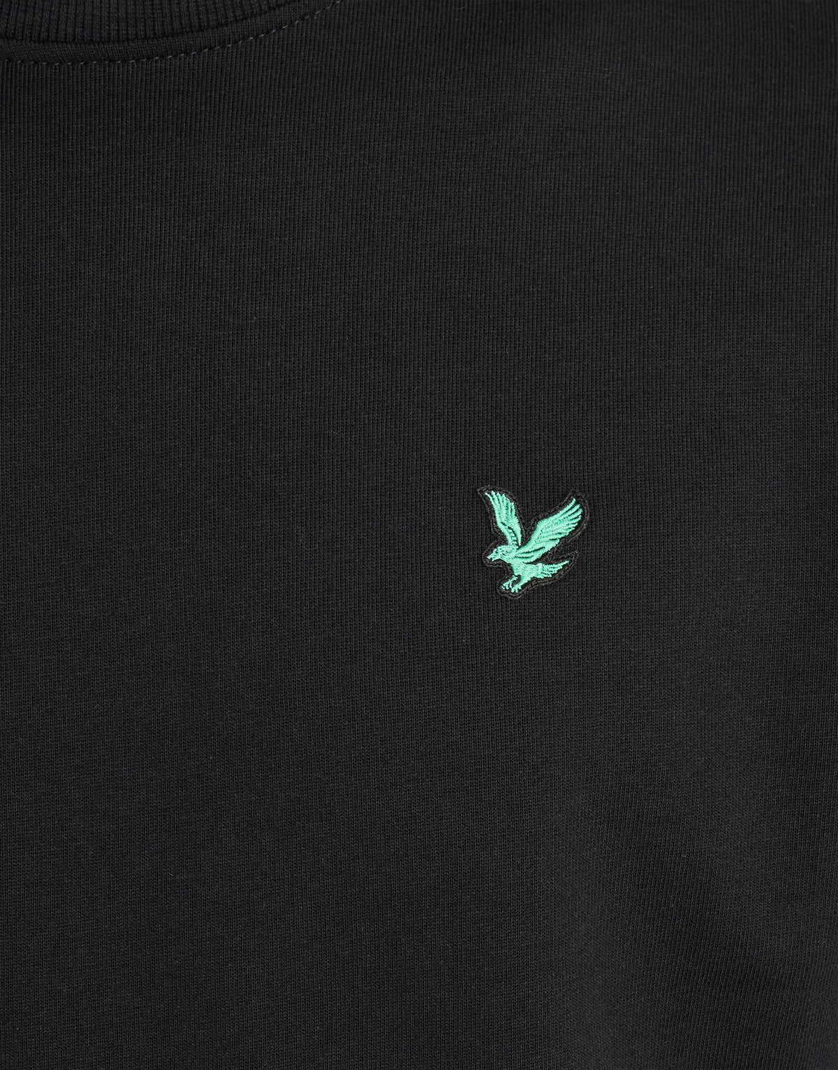 Mann trägt ein „Green Eagle“ Baumwoll-Sweatshirt mit Rundhalsausschnitt in Jet Black