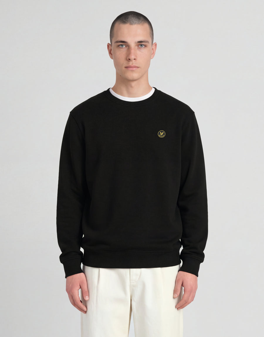Mann trägt ein „Archive“ Sweatshirt mit Rundhalsausschnitt in Jet Black