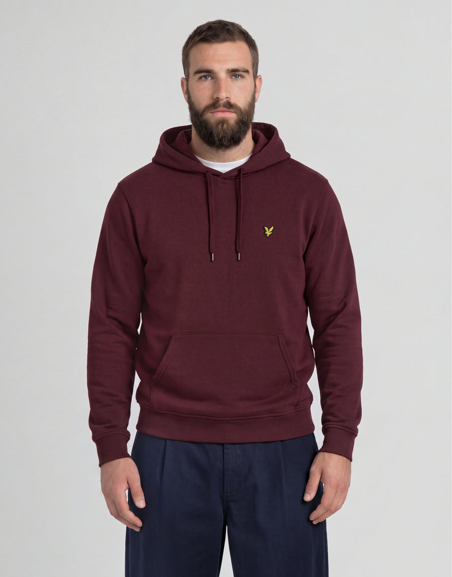Mann trägt einen „Big & Tall“-Hoodie aus Loopback-Baumwolle in Burgunderrot
