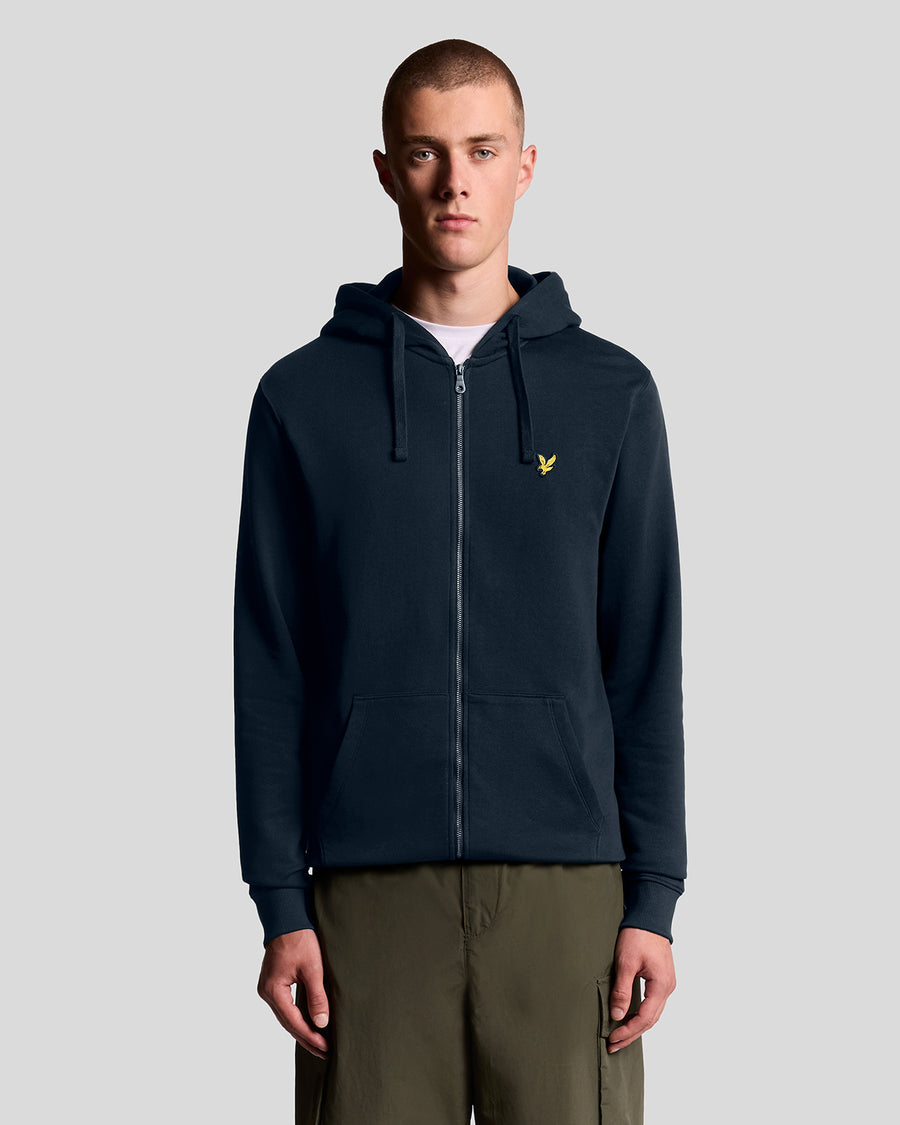 Homme portant un sweat à capuche en coton Loopback à fermeture éclair intégrale, couleur bleu marine foncé