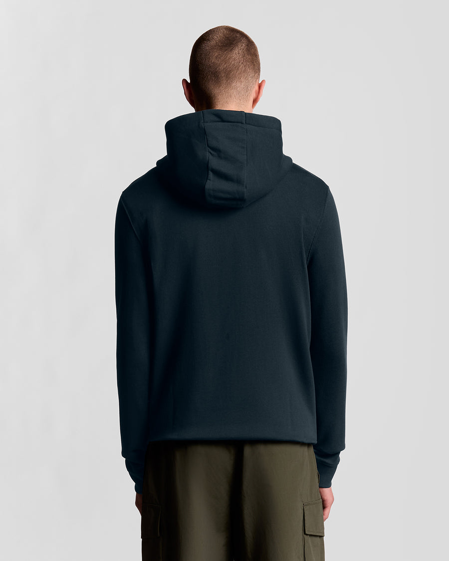 Homme portant un sweat à capuche en coton Loopback à fermeture éclair intégrale, couleur bleu marine foncé