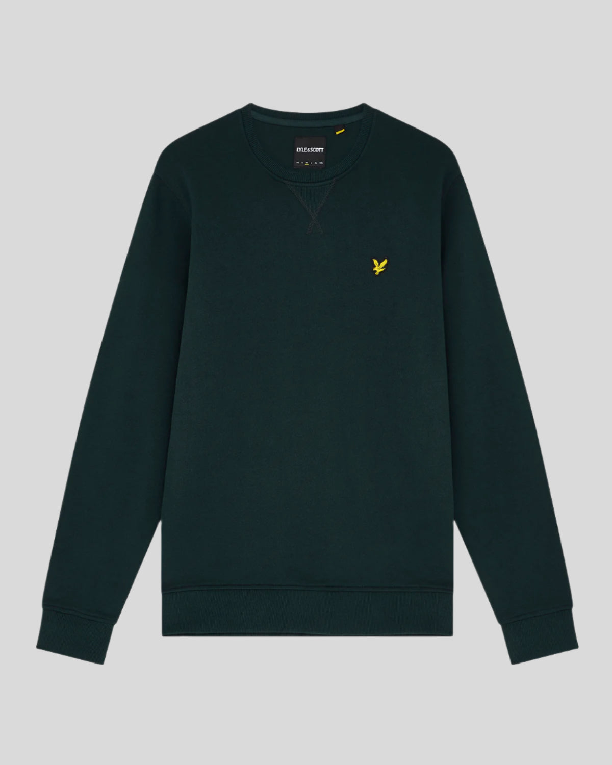 Homme portant un sweat-shirt à col rond en coton vert foncé