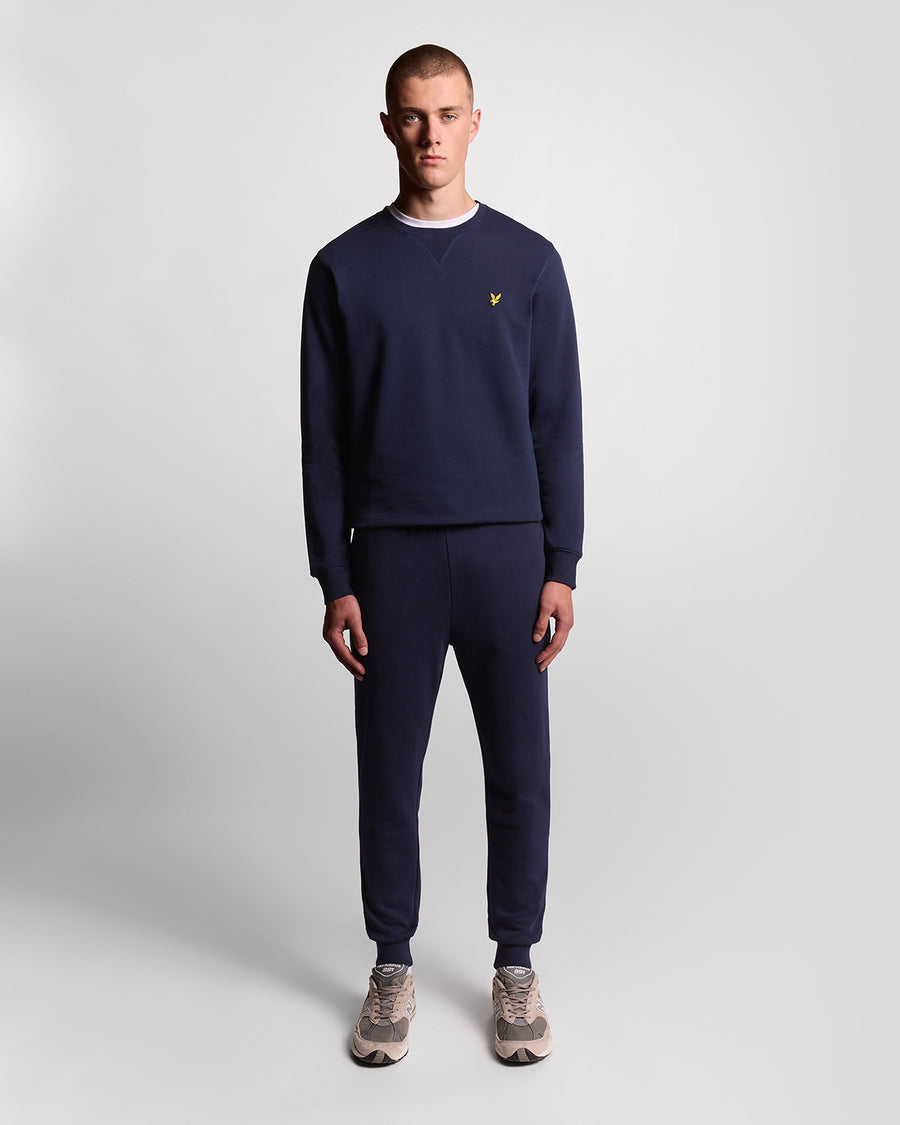Uomo con pantaloni da jogging in cotone dal taglio aderente, colore blu navy