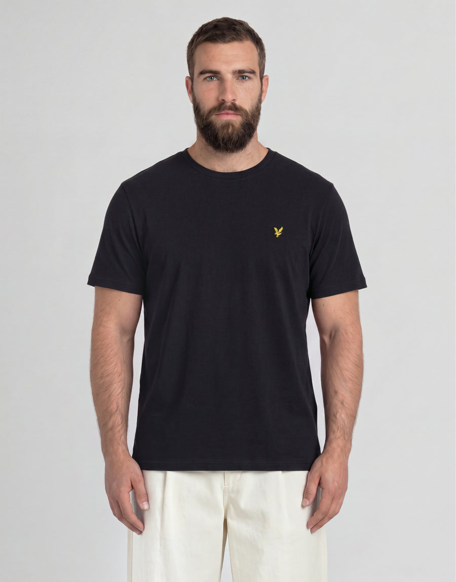 Man draagt een katoenen T-shirt met ronde hals uit de Big & Tall-collectie in de kleur Jet Black