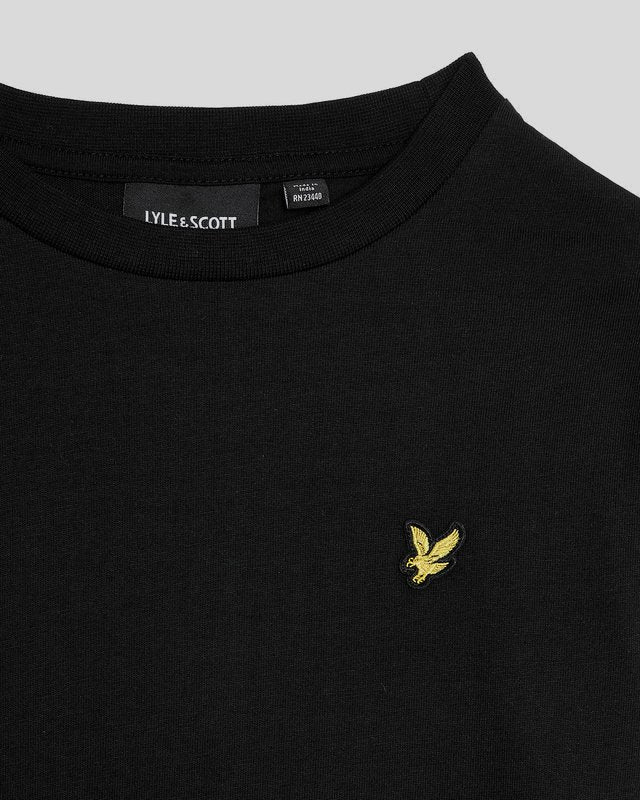 Jongen draagt een katoenen T-shirt met lange mouwen in gitzwart
