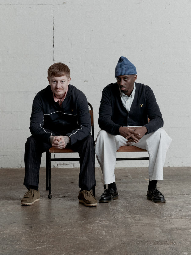 TOM NESTOR ET JOSEPH CHARM portent des vêtements Lyle & Scott la Wear It Your Way »