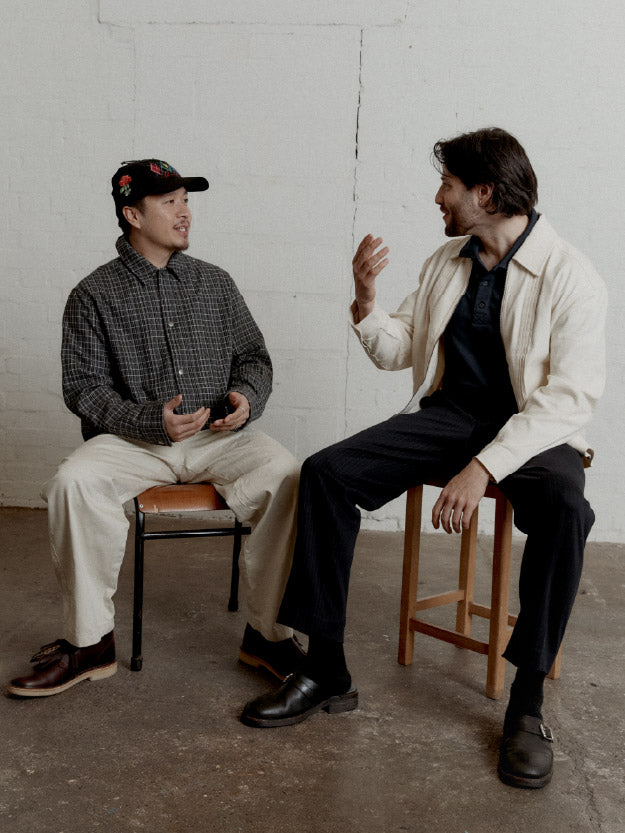 REUBEN DANGOOR ET JUSTIN THE DUSTBIN portent des vêtements Lyle & Scott la Wear It Your Way »