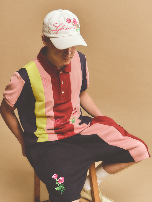 modelo luciendo prendas de la colaboración entre Lyle & Scott y Georgia Hunt