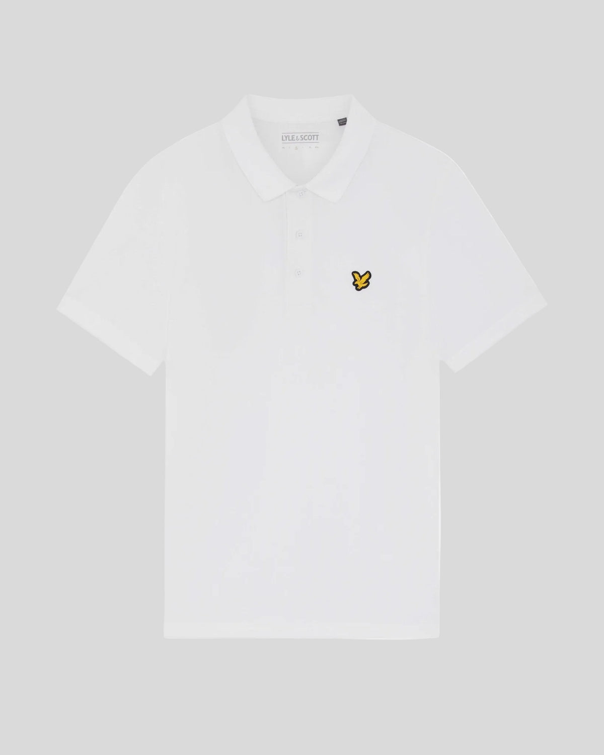 Uomo con polo tecnica bianca