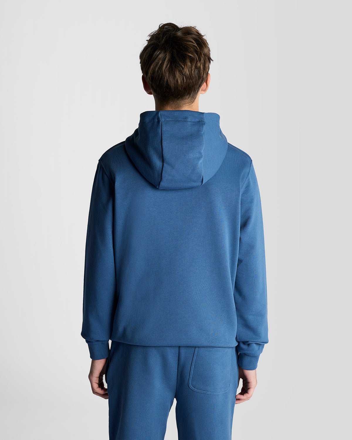 Hombre con sudadera con capucha de algodón Loopback en color azul aciano oscuro