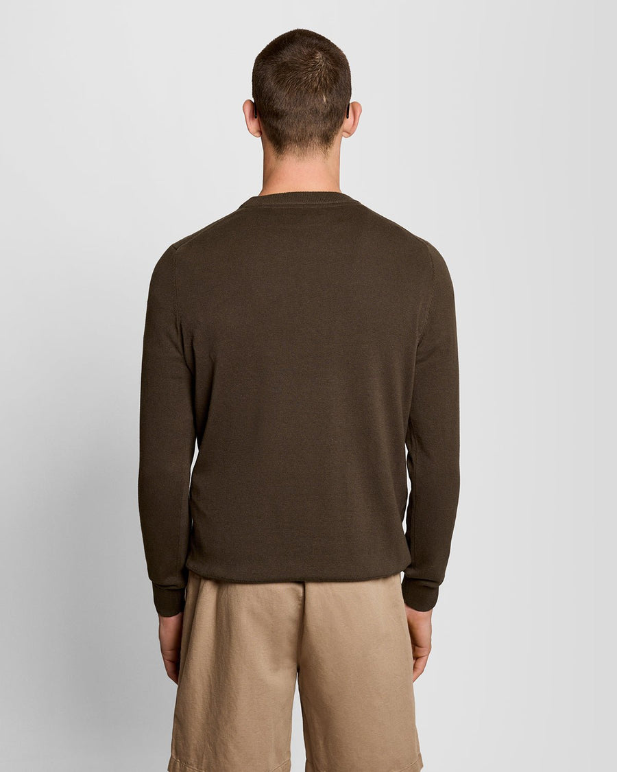 Uomo con maglione girocollo in cotone color ebano