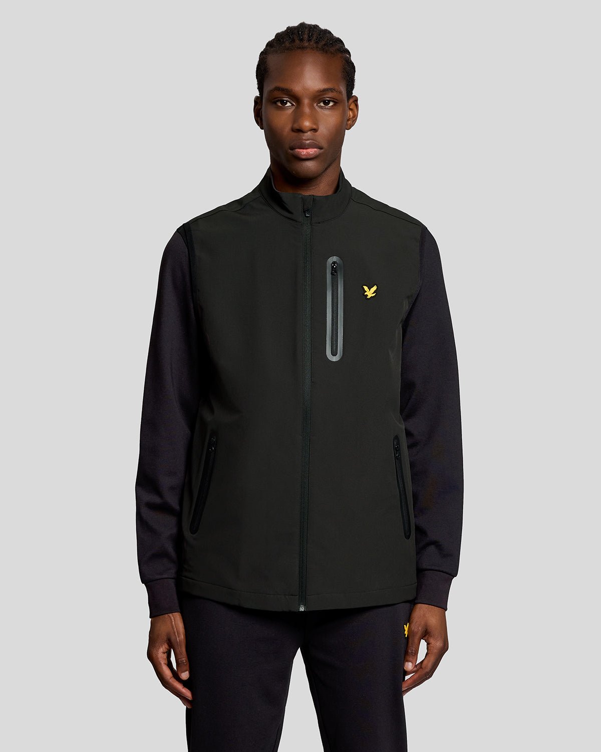 Uomo con gilet Sports Performance in nero jet