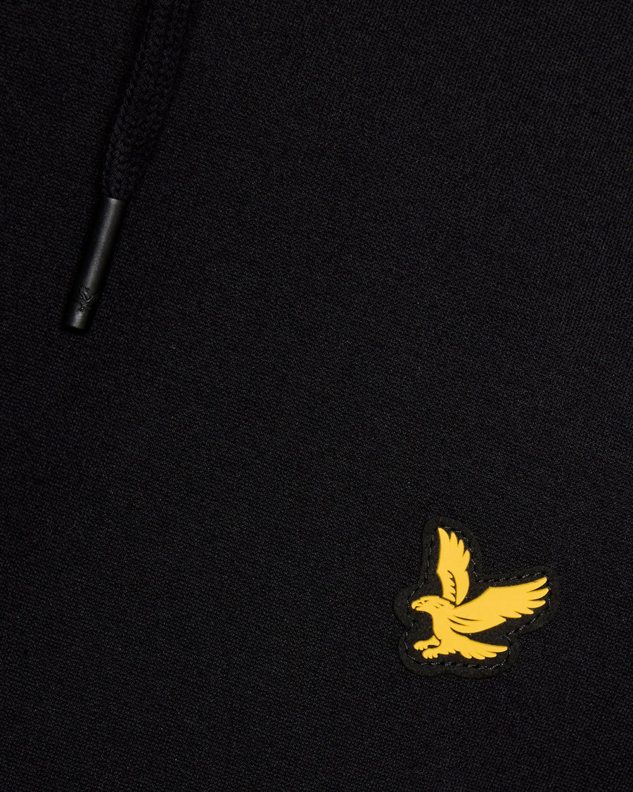 Homme portant un sweat à capuche léger de sport, couleur noir de jais