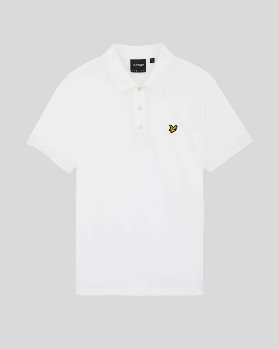 Homme portant un polo en jersey de coton blanc