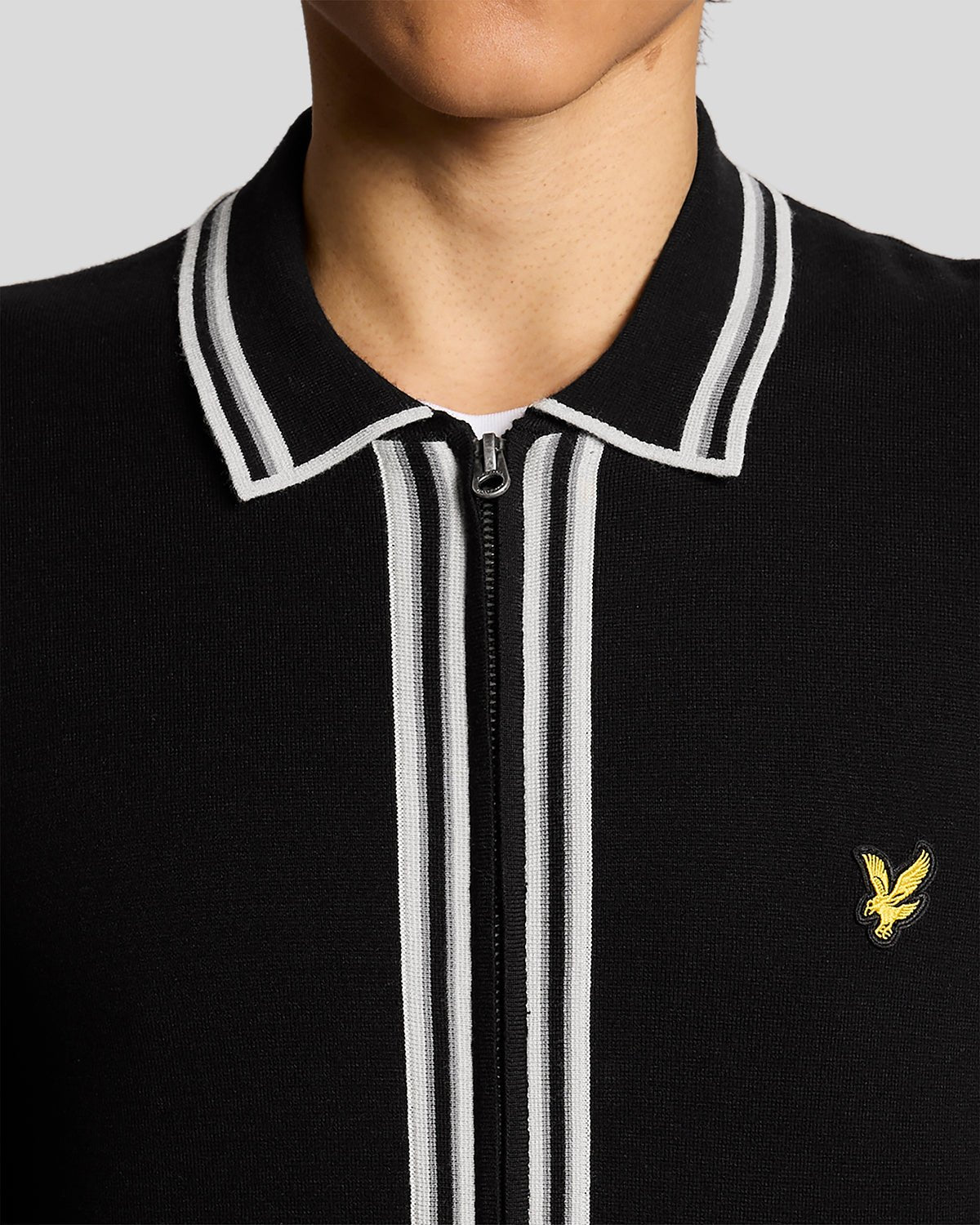 Pull en maille à fermeture éclair intégrale et bordures contrastées, couleur noir de jais