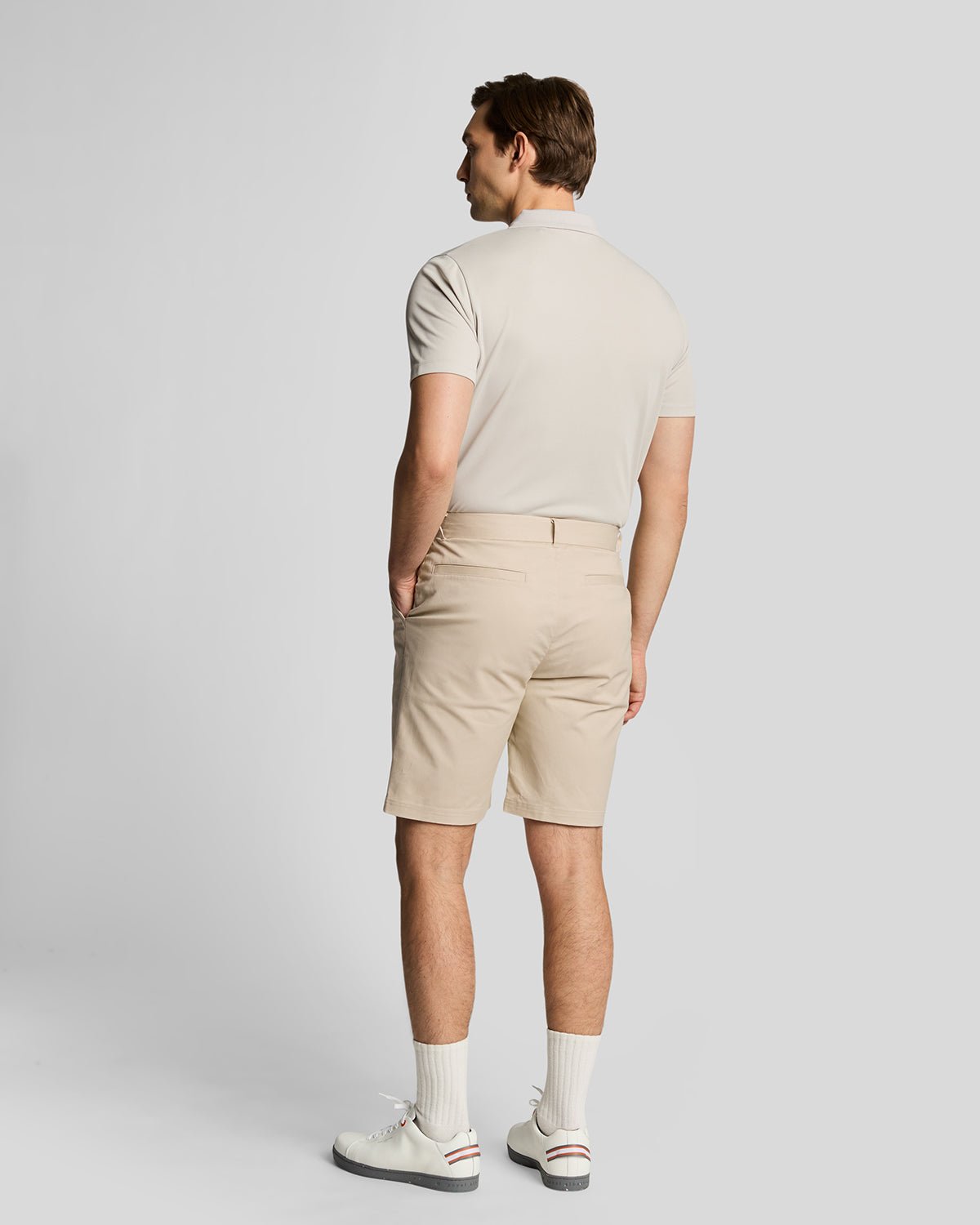 Uomo con pantaloncini chino elasticizzati Course color sesamo