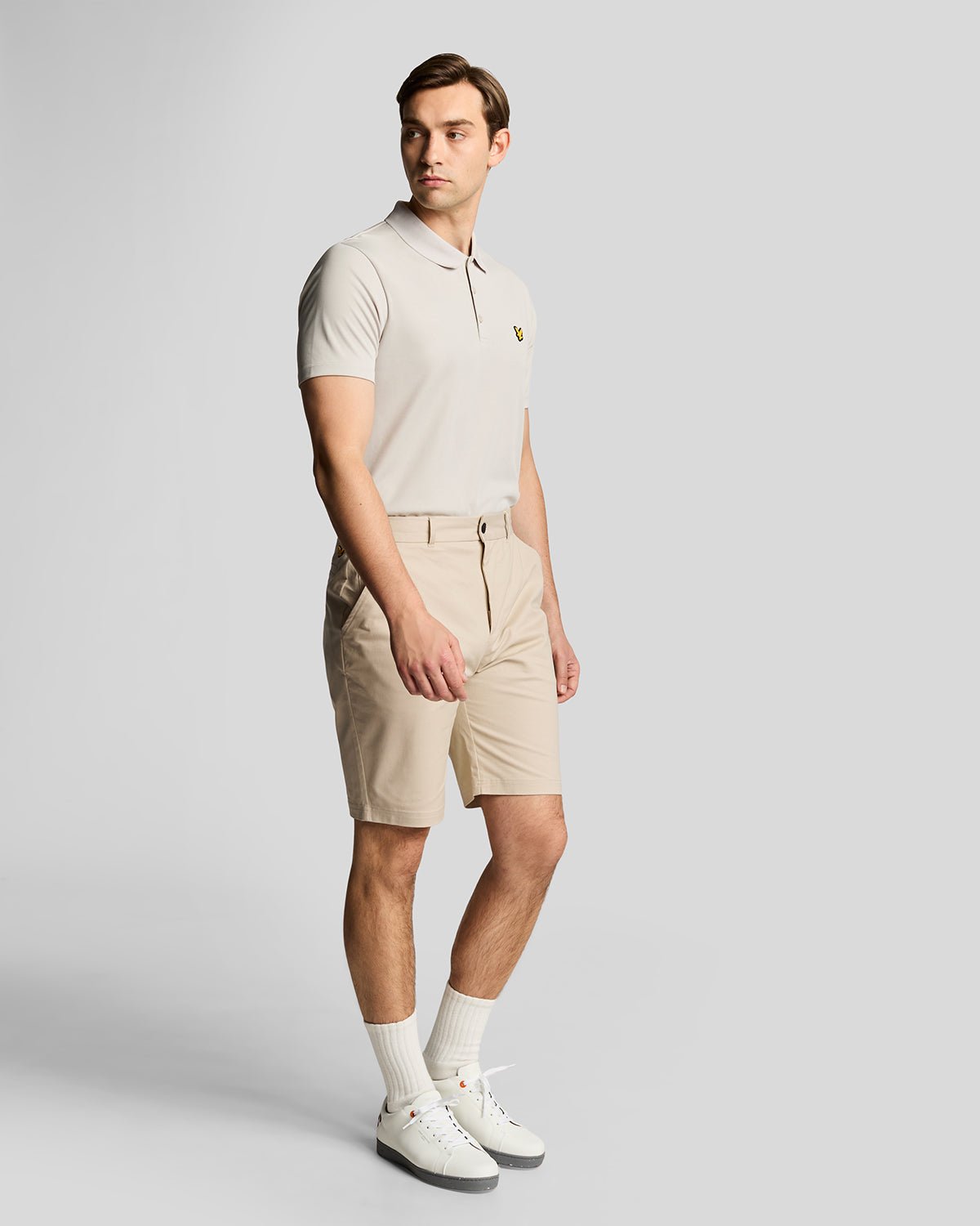 Uomo con pantaloncini chino elasticizzati Course color sesamo