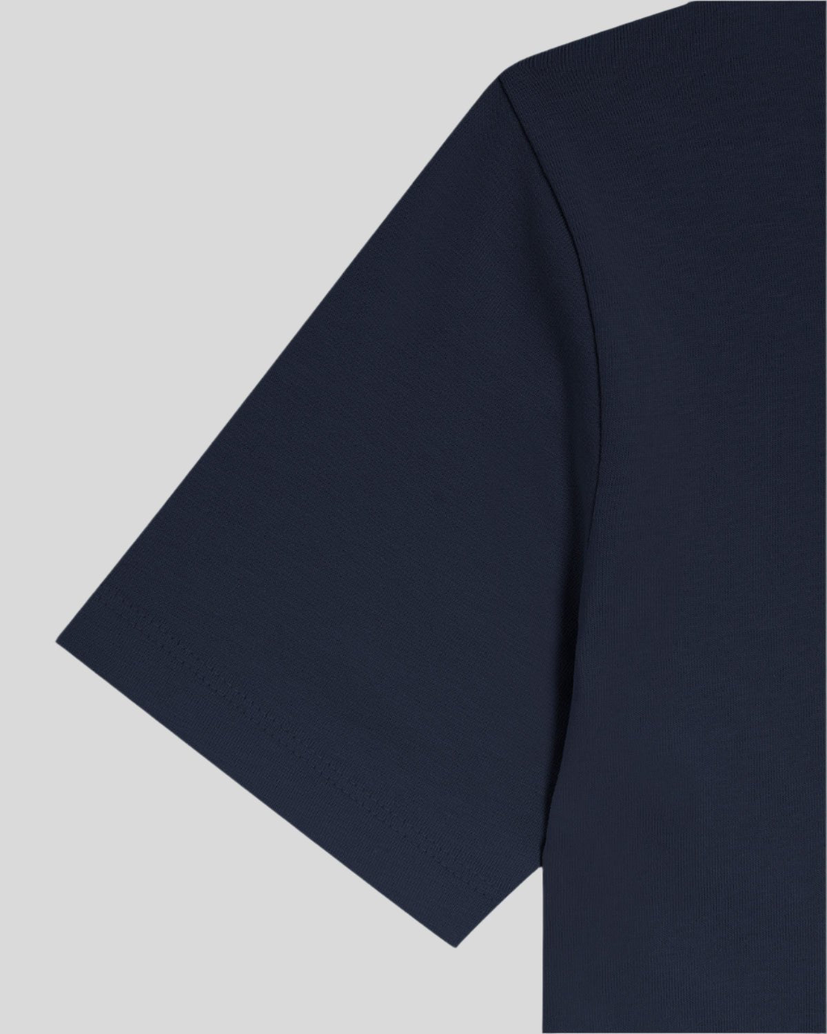 Garçon portant un t-shirt en coton bleu marine