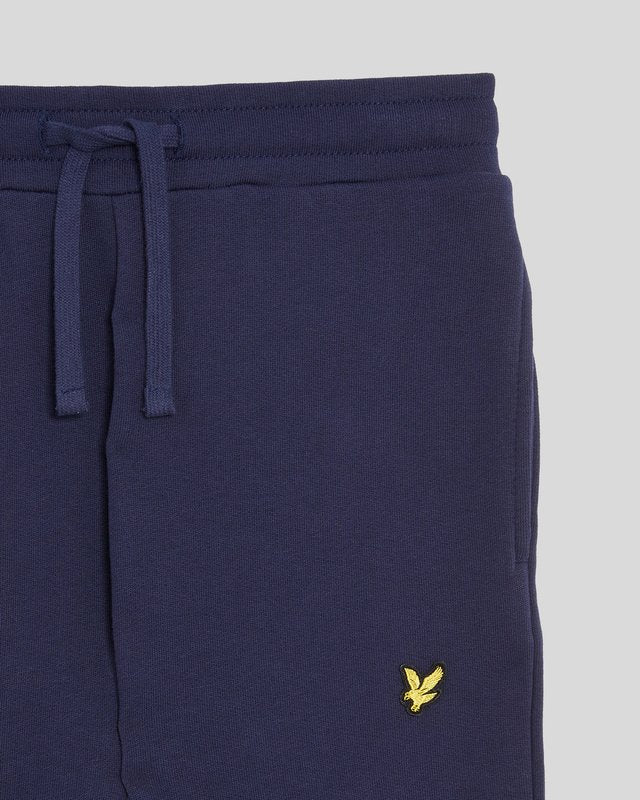 Ragazzo con pantaloni da jogging in cotone blu navy