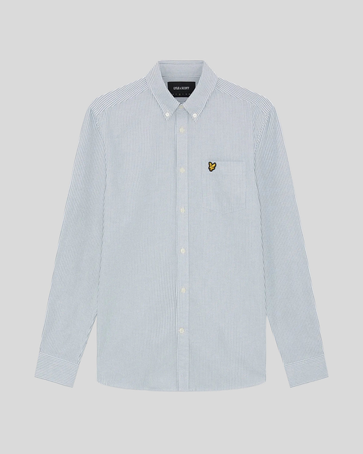 Homme portant une chemise Oxford à rayures, couleur Everglade/Blanc