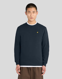 Mann trägt ein „Everyday Cotton“-Sweatshirt mit Rundhalsausschnitt in der Farbe „Carbon“