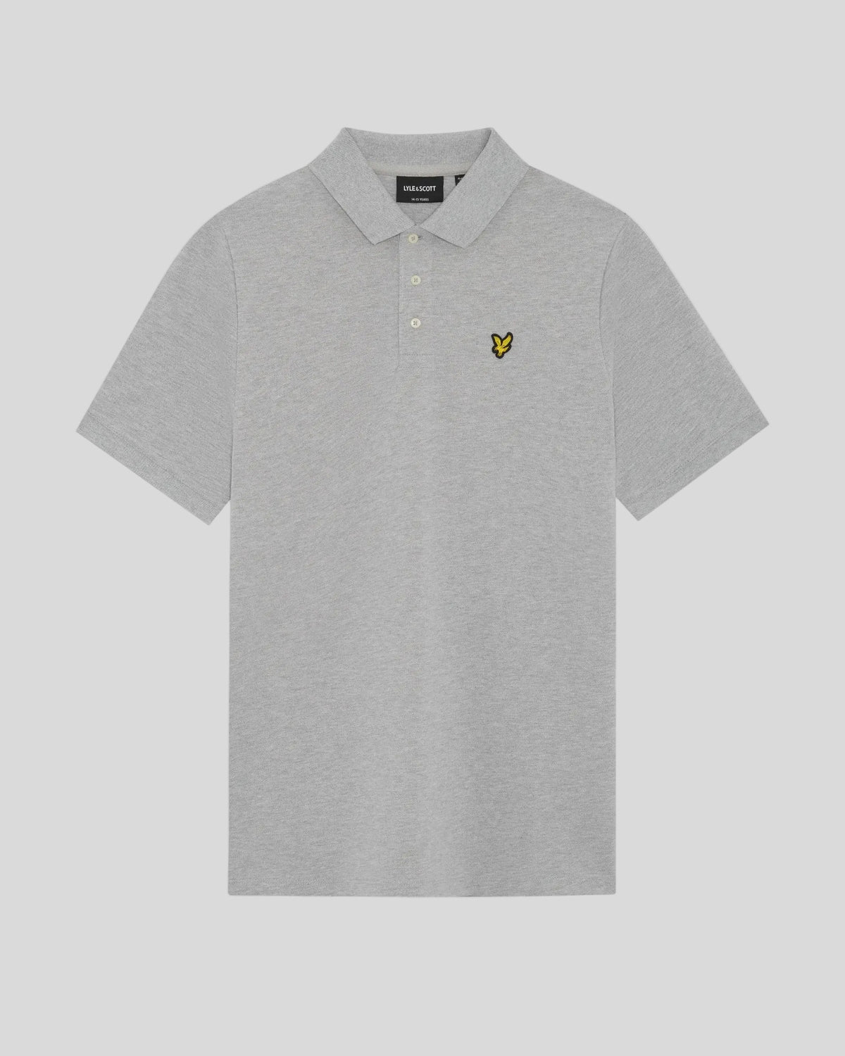 Homme portant un polo en coton gris clair chiné