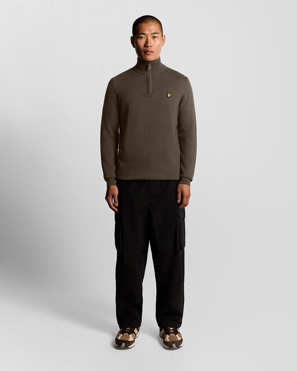 Herrenpullover aus Baumwolle und Merinowolle mit 1/4-Reißverschluss in der Farbe „Espresso“
