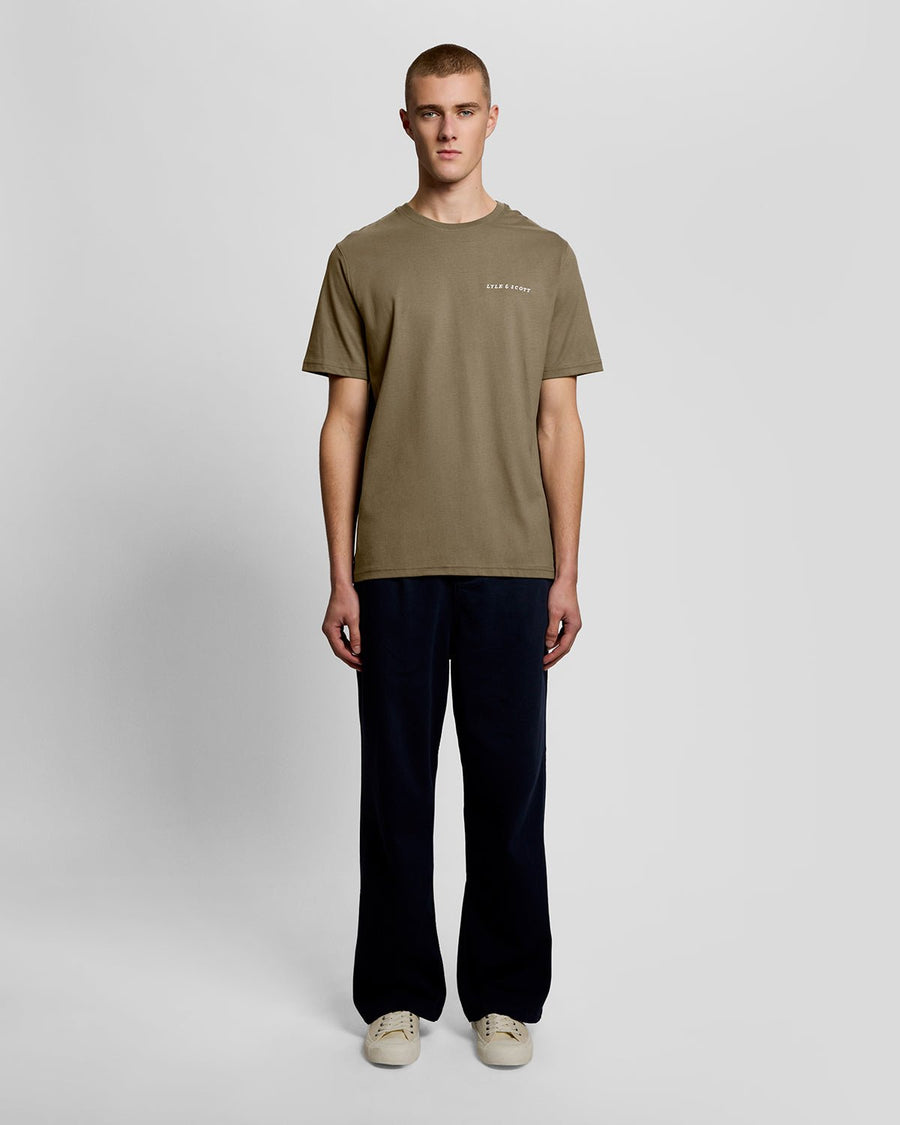 Uomo con maglietta girocollo in cotone con logo in stile script, colore kaki cenere