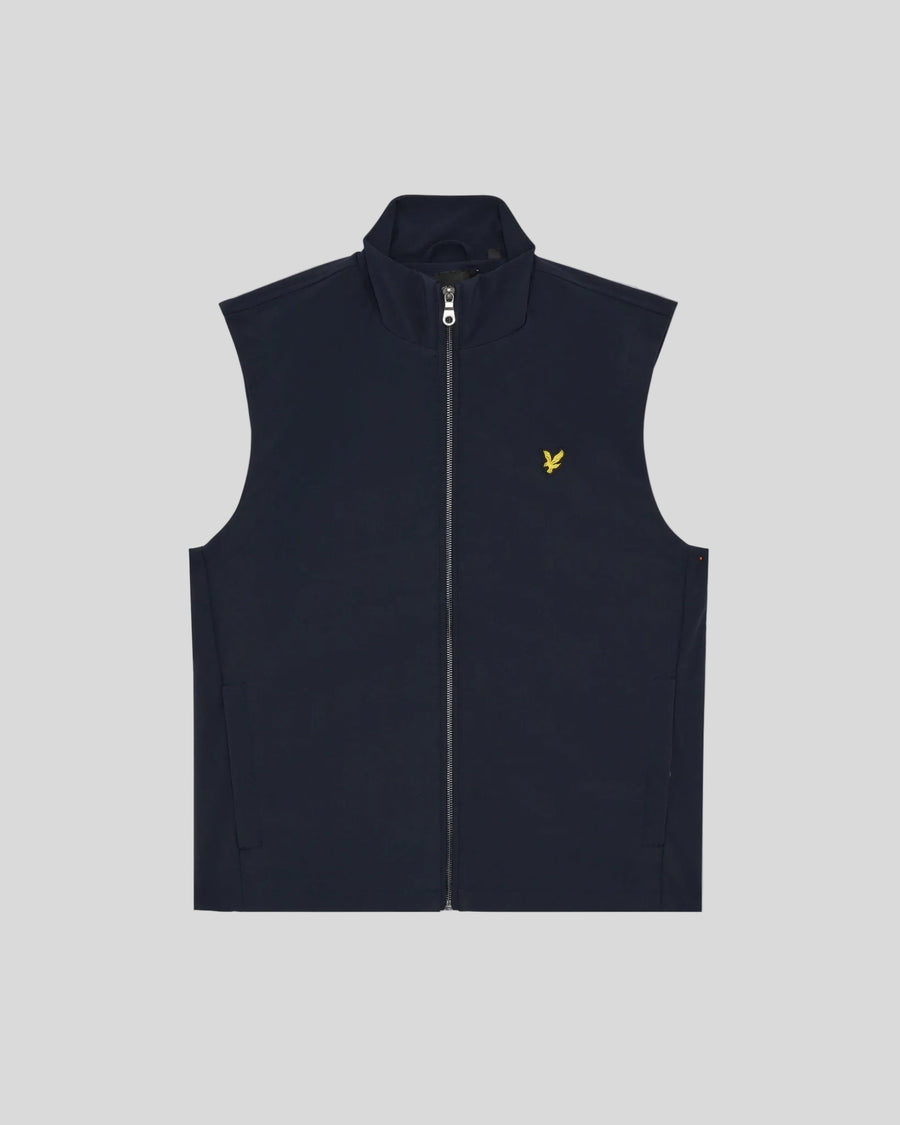 Homme portant un gilet softshell à dos en maille, bleu marine foncé