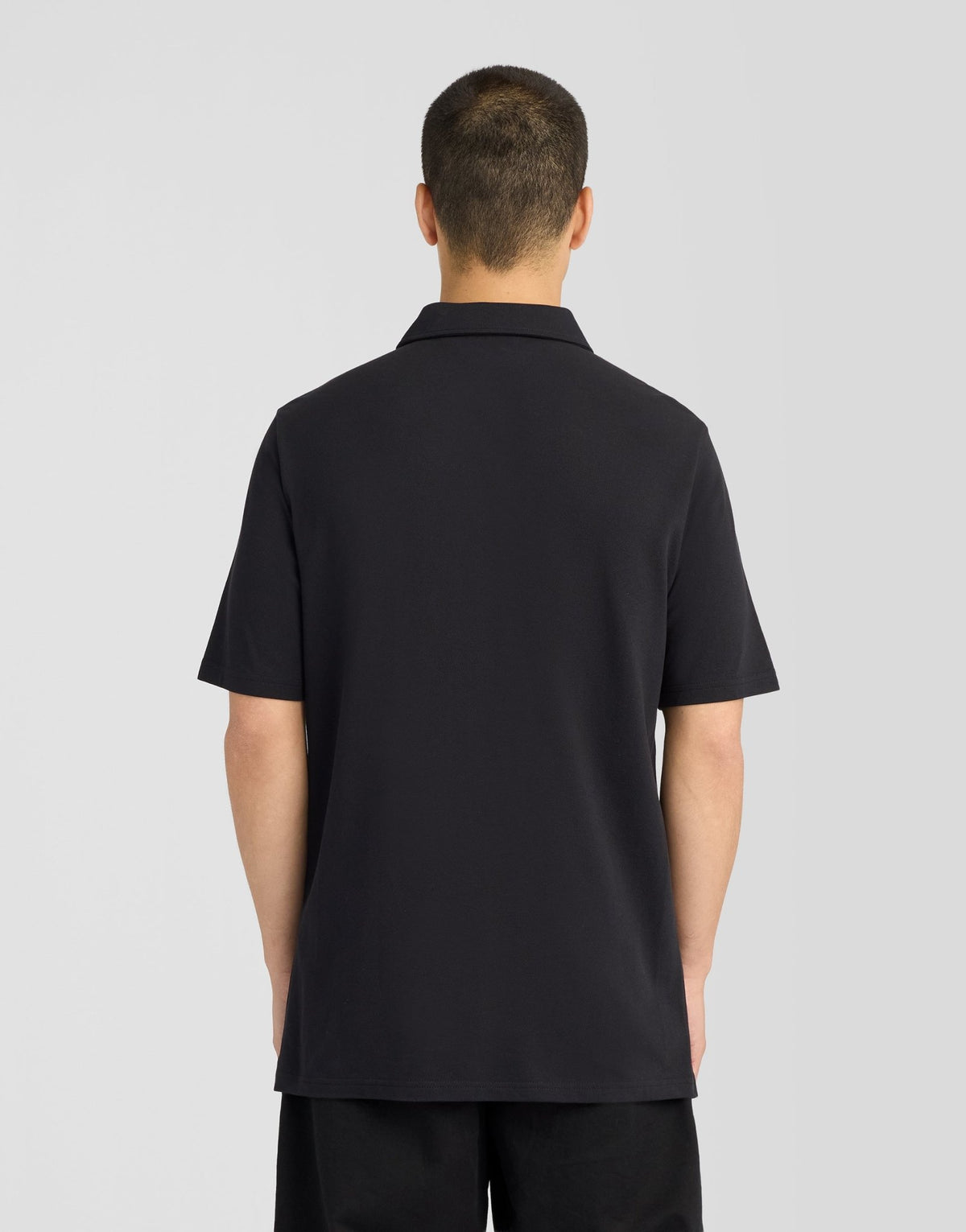 Polo de algodón piqué interlock para hombre en color lacado