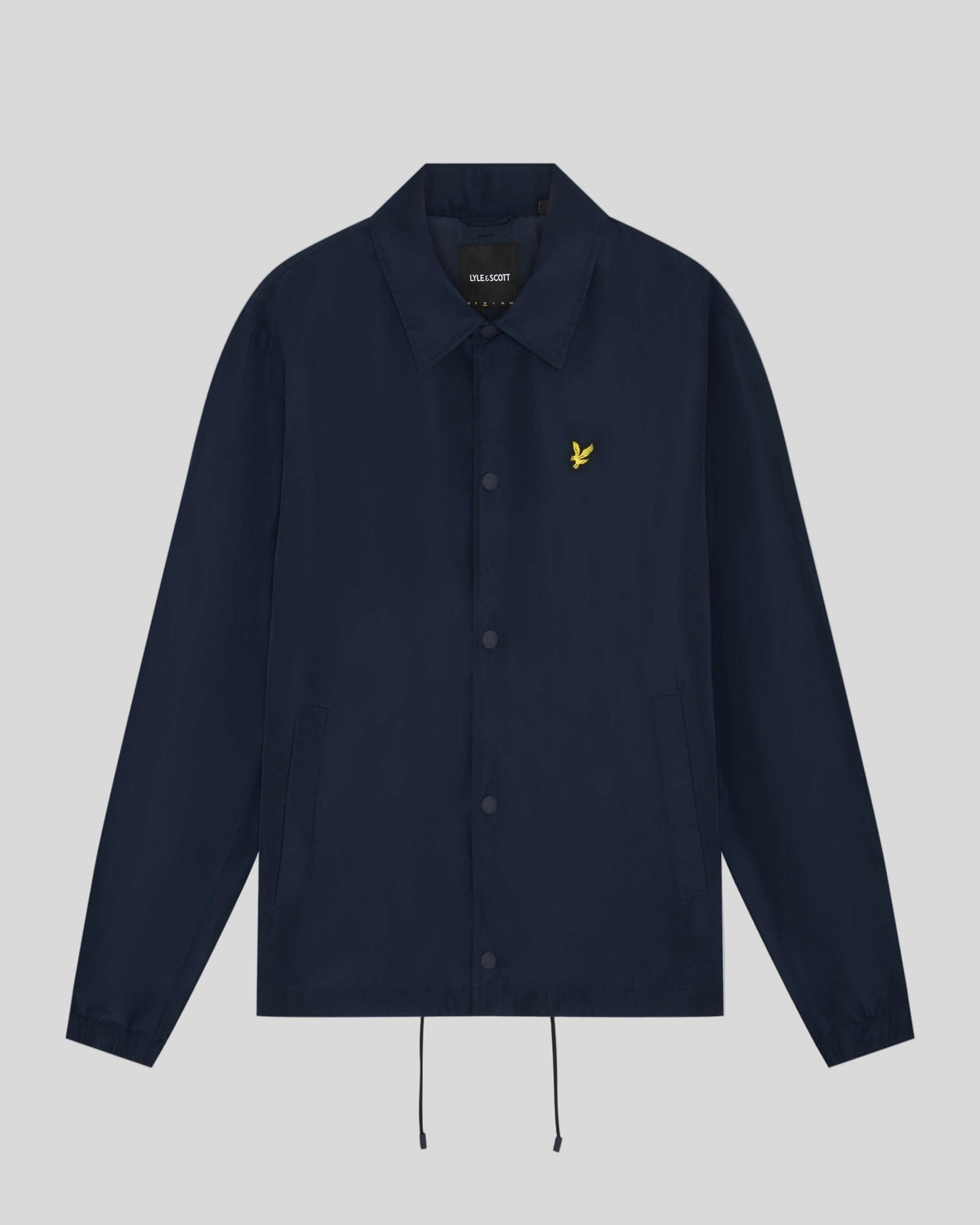 Homme portant une veste Coach légère bleu marine foncé