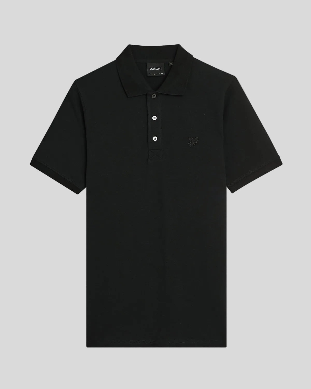 Homme portant un polo en coton ultra-fin noir de jais