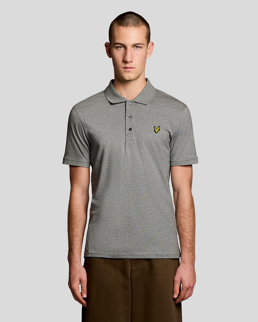 Hombre con polo de jersey de algodón en gris medio jaspeado