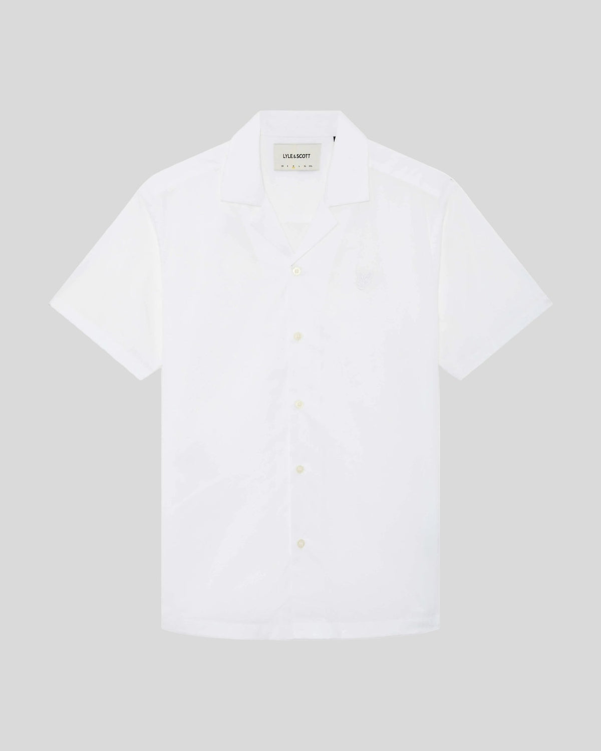 Uomo con camicia in popeline con colletto Revere, colore bianco