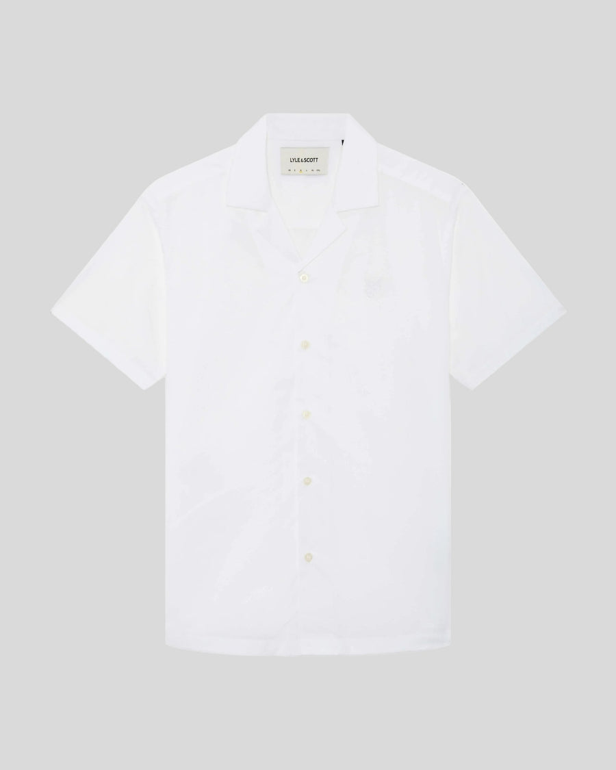 Uomo con camicia in popeline con colletto Revere, colore bianco