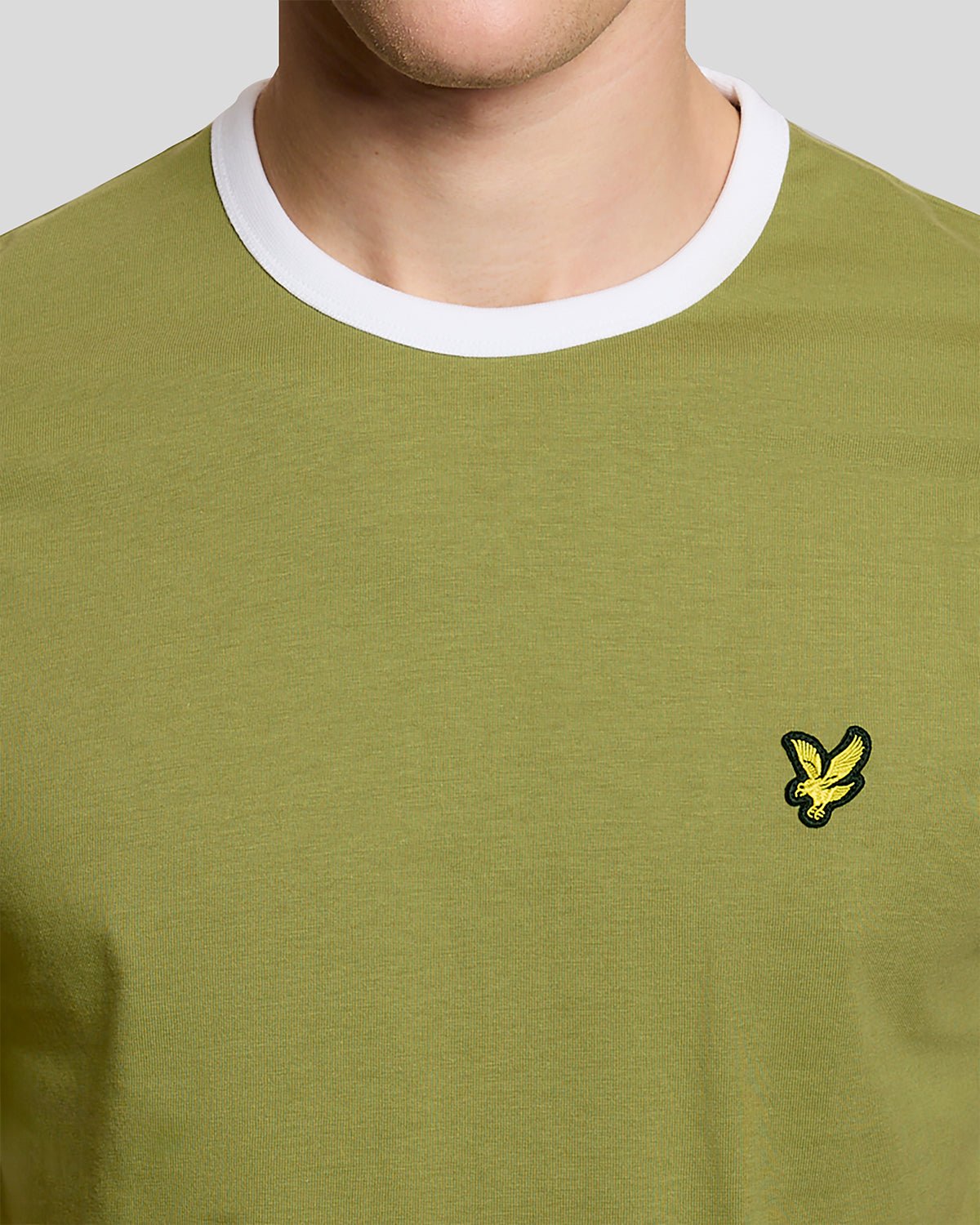 Camiseta de algodón con cuello redondo y cuello en V para hombre en verde arbusto y blanco