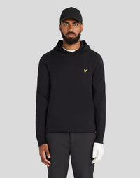 Mann trägt einen Merino-Baumwoll-Performance-Hoodie in Jet Black