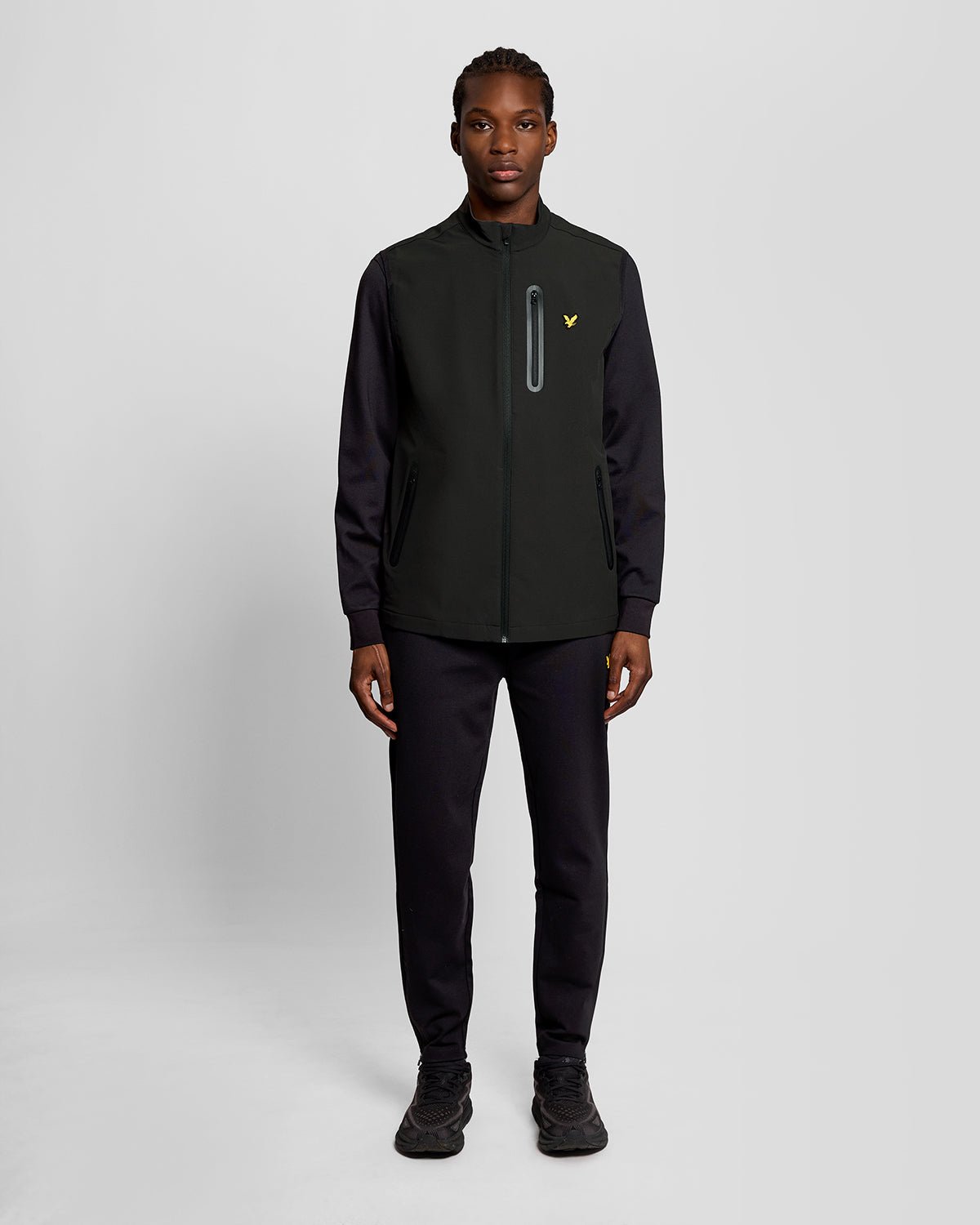 Uomo con gilet Sports Performance in nero jet