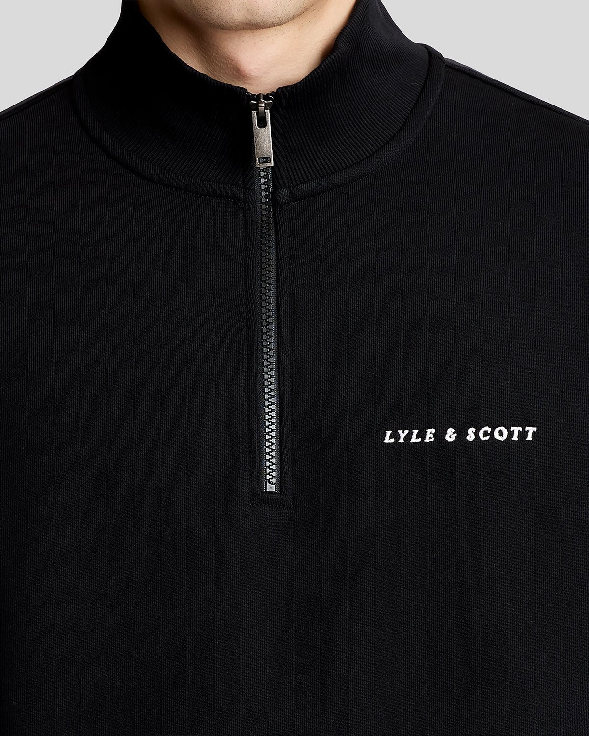 Uomo con felpa con zip a 1/4 Heavyweight Script in nero jet