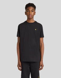 Junge trägt ein T-Shirt aus Baumwollmischgewebe mit Jacquard-Bändchen in Tiefschwarz