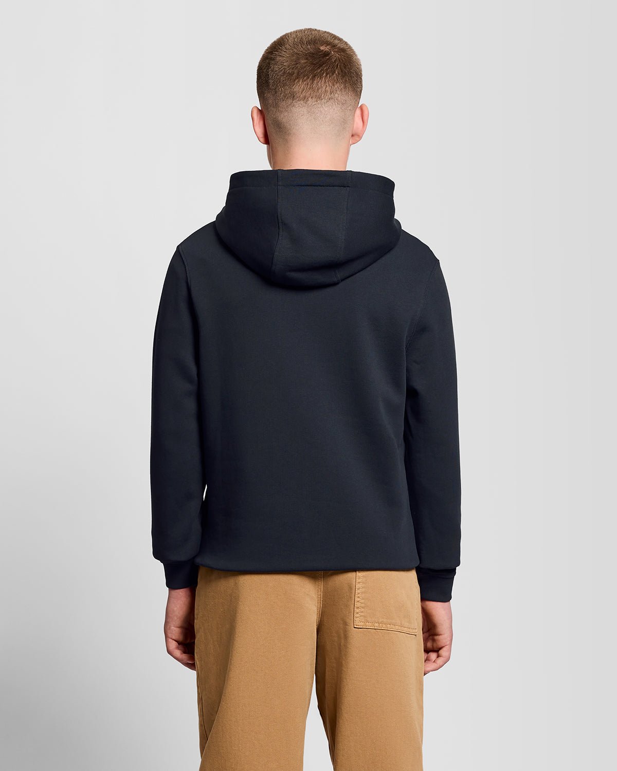 Hombre con sudadera con capucha de algodón Loopback en azul marino oscuro