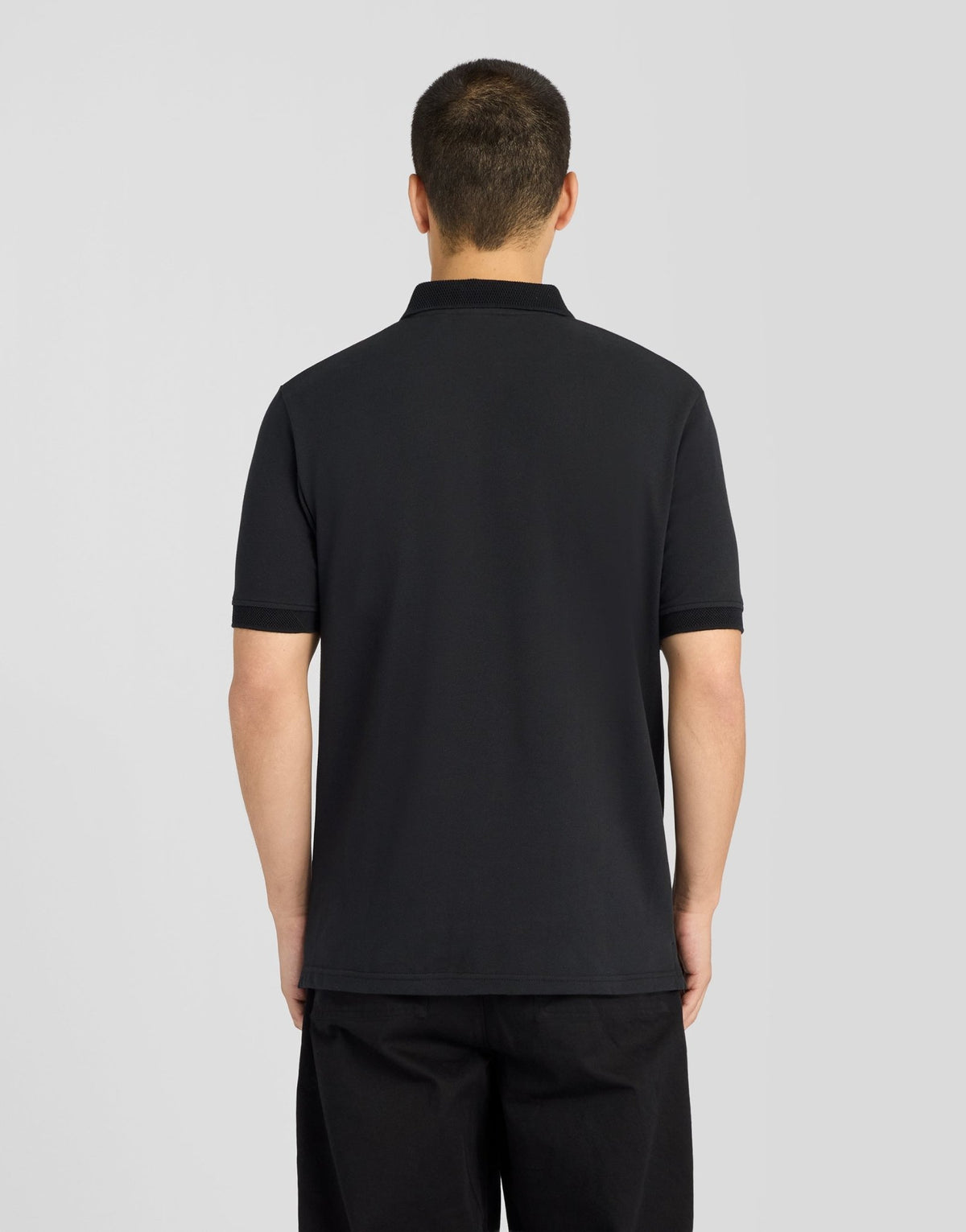 Man draagt een polo met jacquardrand in Jet Black