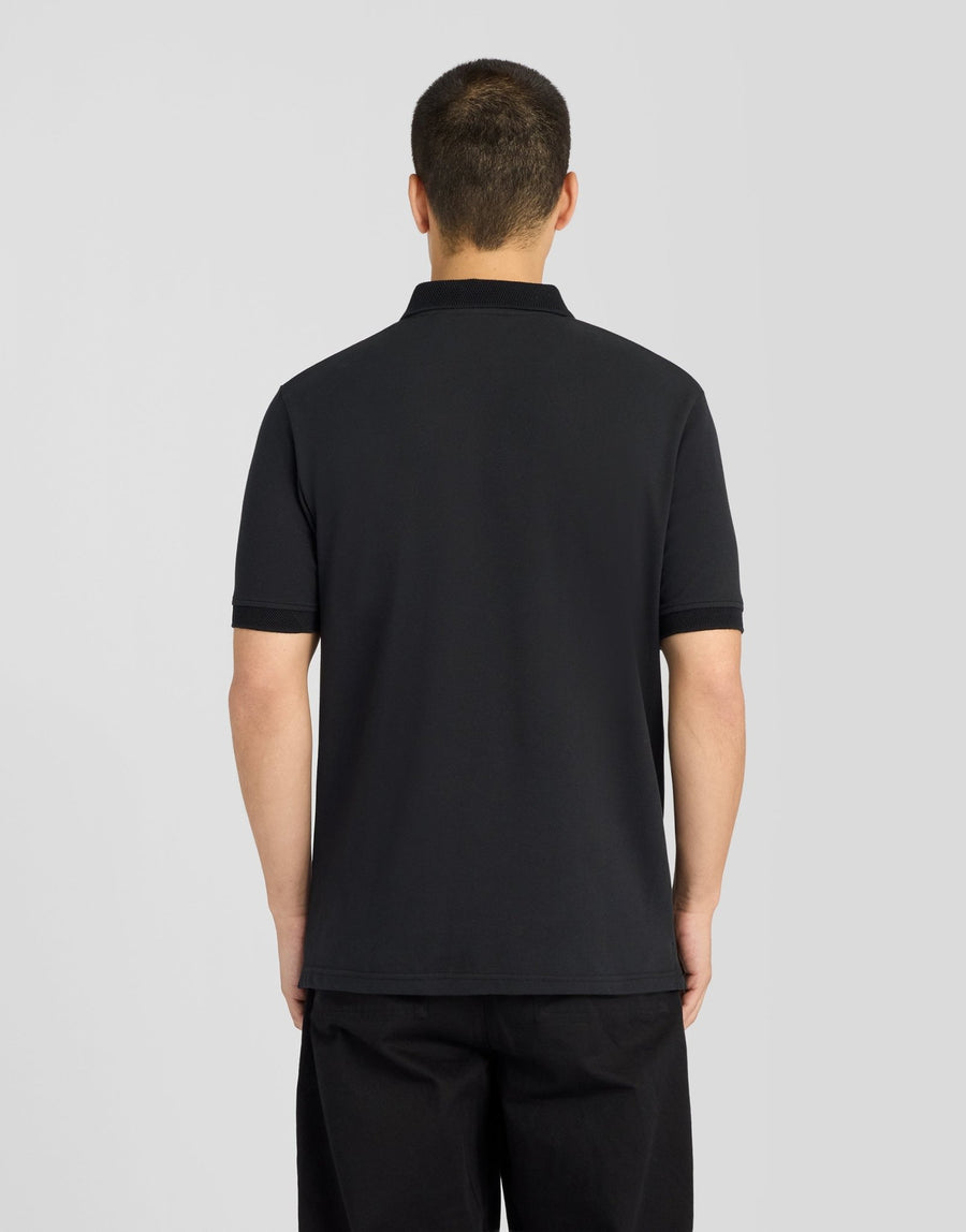 Man draagt een polo met jacquardrand in Jet Black